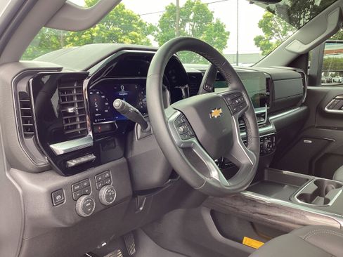 Used 2026 Chevrolet Silverado 2500 LTZ w/ LTZ Premium Package AWD/4WD image 13