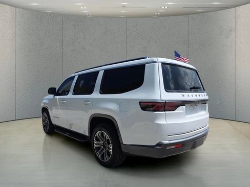 Used 2022 Jeep Wagoneer Series III w/ Flexible Seating Group RWD image 7