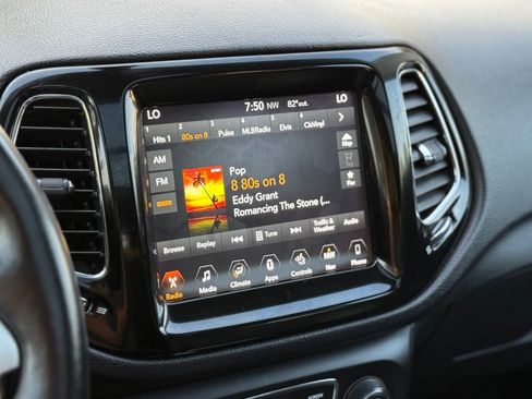 Used 2018 Jeep Compass Limited w/ Navigation Group AWD/4WD image 25