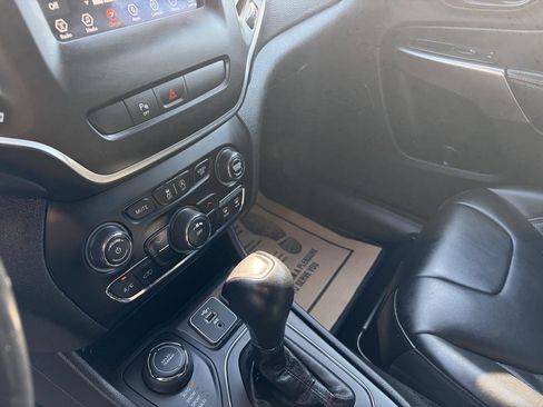 Used 2020 Jeep Cherokee Latitude Plus w/ Cold Weather Group image 14