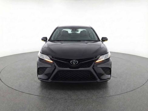 Used 2024 Toyota Camry SE image 3