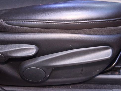 Used 2019 Jeep Cherokee Trailhawk w/ Comfort & Convenience Group image 12