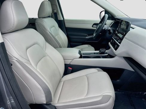 Certified 2024 Nissan Pathfinder SL w/ SL Premium Package FWD image 27