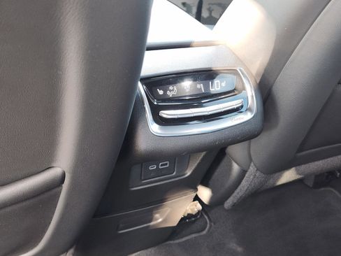 Used 2023 Cadillac XT6 Premium Luxury image 35