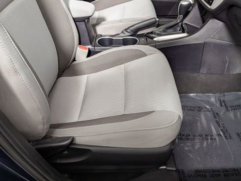 Used 2019 Toyota Corolla LE image 32