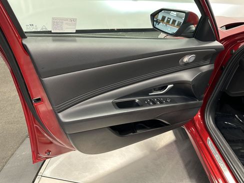 Certified 2025 Hyundai Elantra SEL FWD image 10