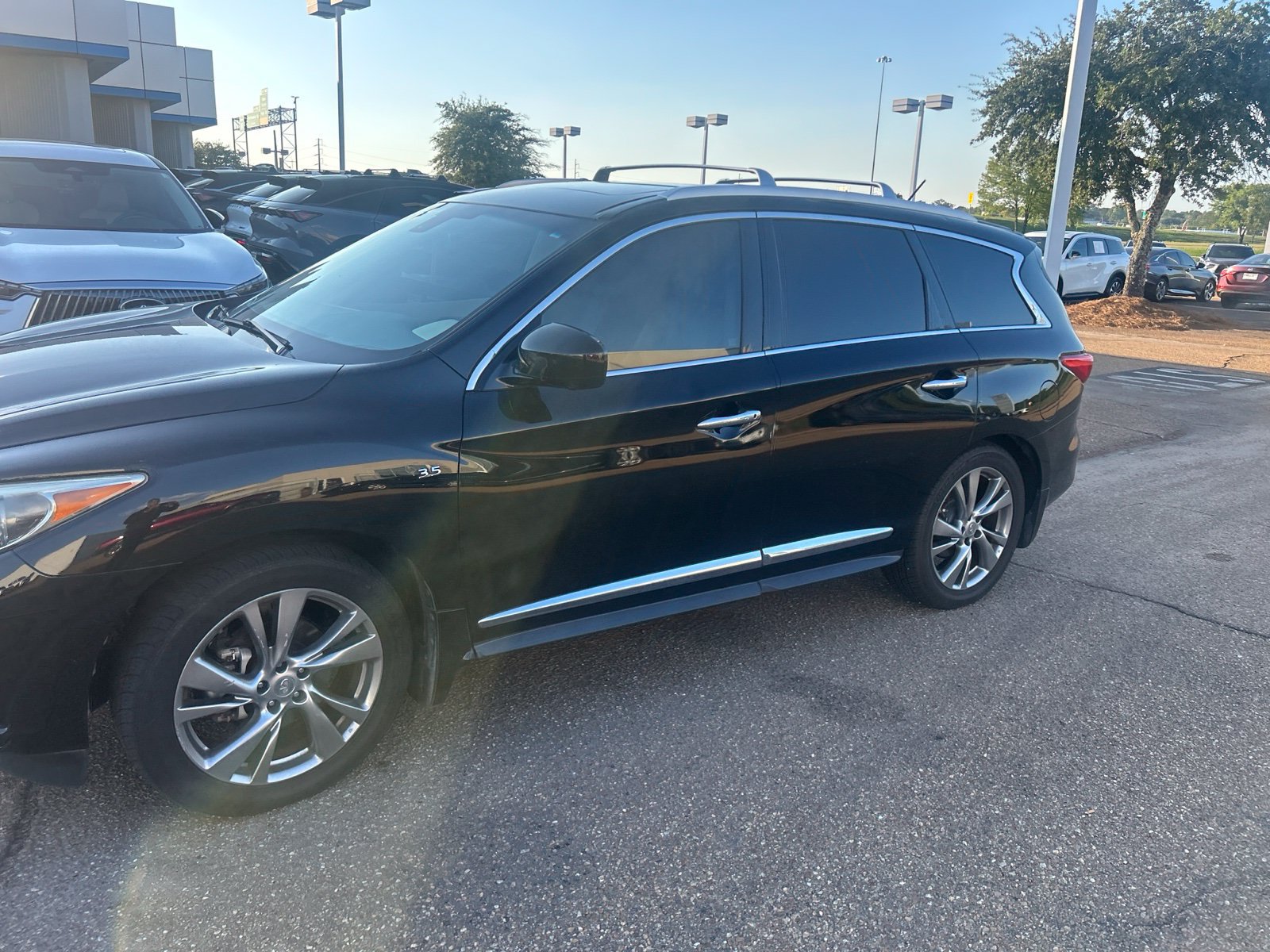 Used 2015 INFINITI QX60 FWD w/ Deluxe Touring Package image 5