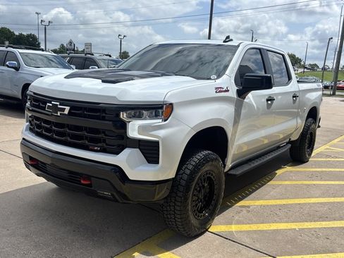 Used 2025 Chevrolet Silverado 1500 LT Trail Boss w/ Convenience Package II AWD/4WD image 9