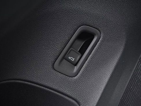 New 2026 Volkswagen Atlas Cross Sport SE image 9