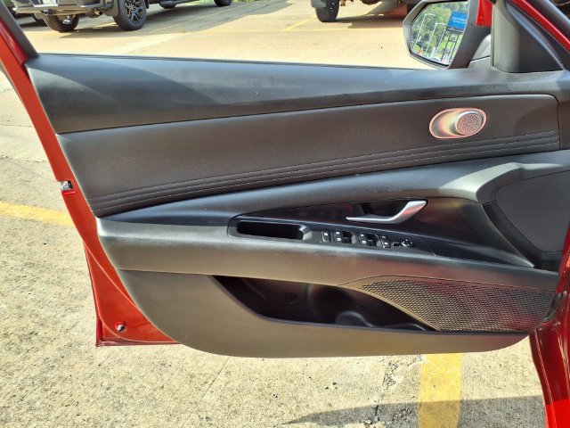 Used 2025 Hyundai Elantra SEL FWD image 13