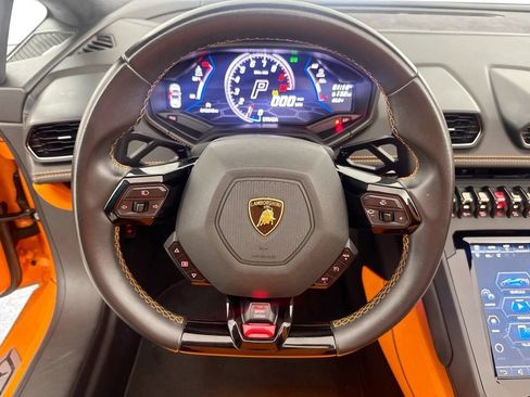 Used 2020 Lamborghini Huracan EVO RWD image 11