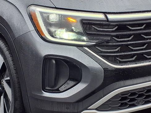 Used 2025 Volkswagen Atlas Cross Sport SE image 21