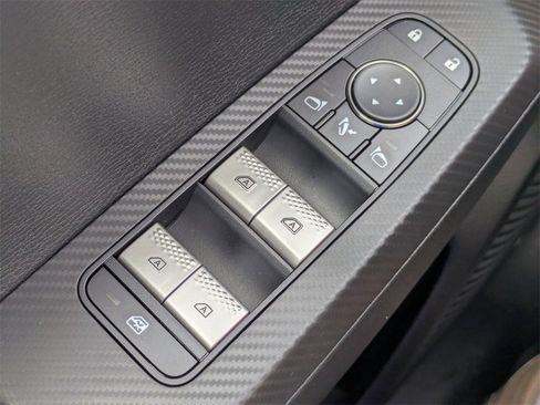 New 2025 Mitsubishi Outlander SE image 23