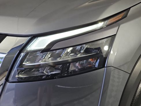 Used 2025 Nissan Pathfinder S FWD image 28