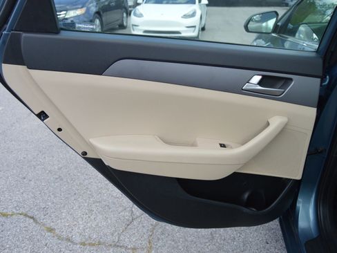 Used 2017 Hyundai Sonata SE w/ Cargo Package image 19