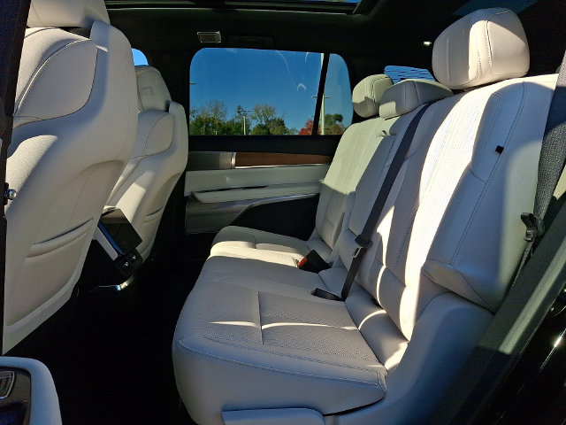 Certified 2026 Cadillac Vistiq Luxury AWD/4WD image 8