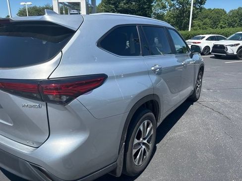 Used 2023 Toyota Highlander XLE AWD/4WD image 8
