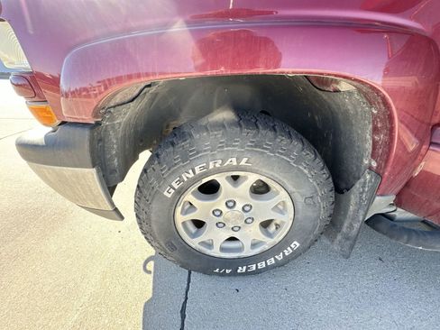 Used 2004 Chevrolet Suburban Z71 w/ Preferred Equipment Group image 31