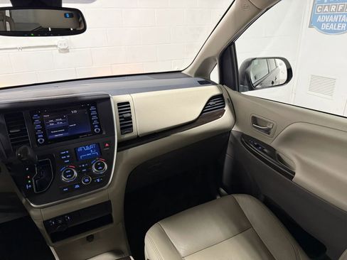 Used 2020 Toyota Sienna XLE FWD image 21