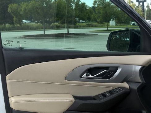 Used 2022 Chevrolet Traverse LS FWD image 23