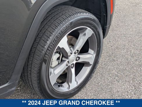 Used 2024 Jeep Grand Cherokee Limited w/ Luxury Tech Group II RWD image 13