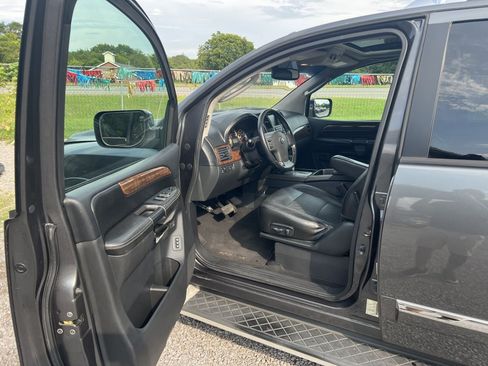 Used 2010 Nissan Armada Platinum w/ Captain Seat Pkg RWD image 12