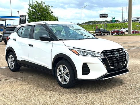 Used 2025 Nissan Kicks Play S w/ Interior Electronics Package image 10