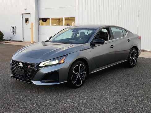 Used 2023 Nissan Altima 2.5 SR image 3