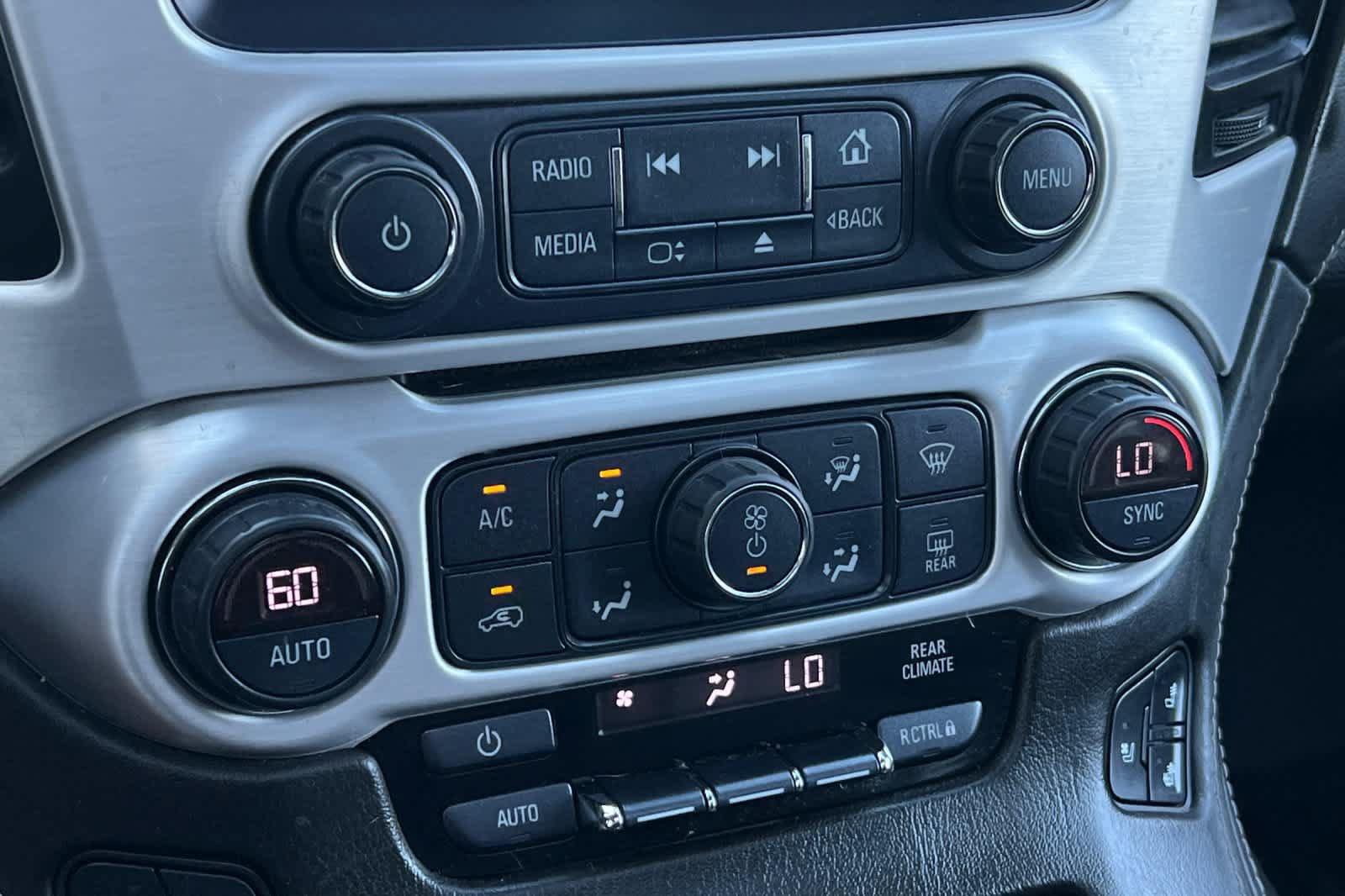 Used 2019 GMC Yukon XL SLT AWD/4WD image 25