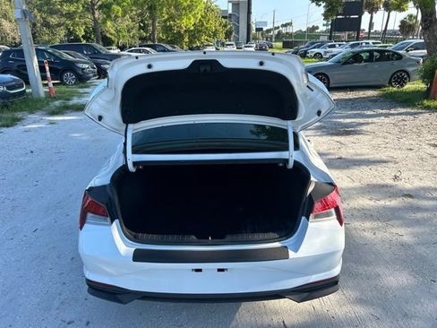 Used 2021 Hyundai Elantra SE FWD image 7