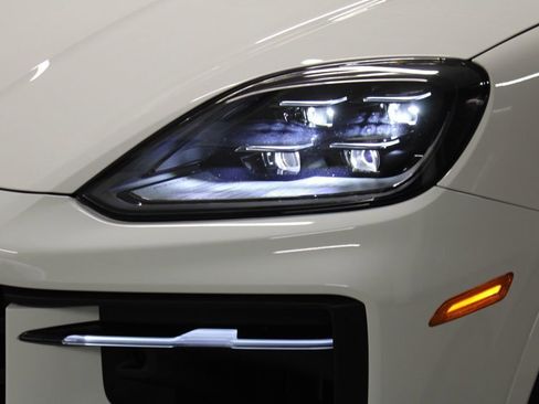 Certified 2026 Porsche Cayenne Coupe image 9