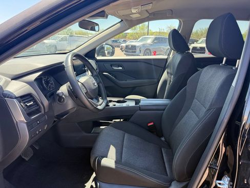 Certified 2025 Nissan Rogue SV FWD image 13