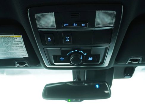 Used 2018 Toyota Tacoma TRD Off-Road w/ Technology Package AWD/4WD image 21