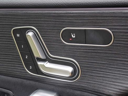 Used 2023 Mercedes-Benz CLA 250 4MATIC image 22