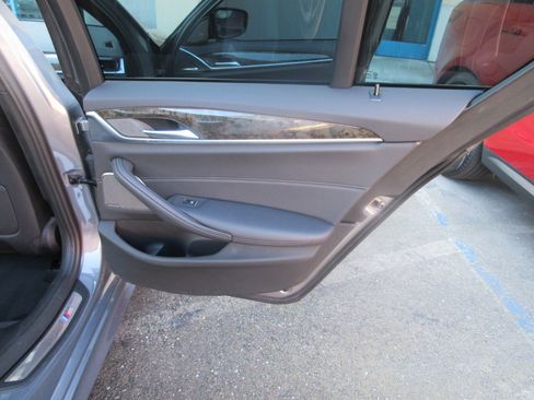 Used 2023 BMW 540i w/ M Sport Package image 33