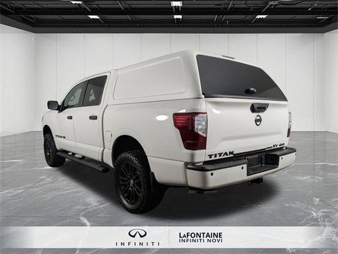 Used 2019 Nissan Titan SV w/ SV Convenience Package image 3