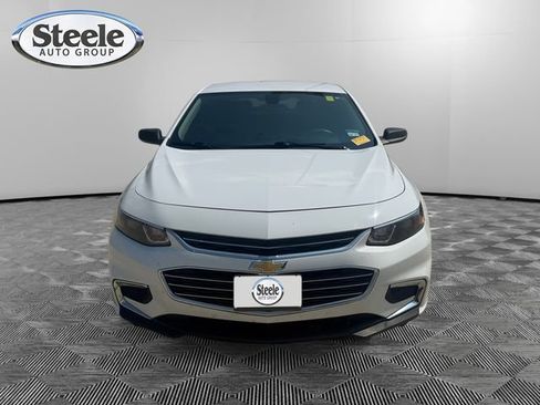Used 2018 Chevrolet Malibu LS w/ LPO, Convenience Package 2 FWD image 8