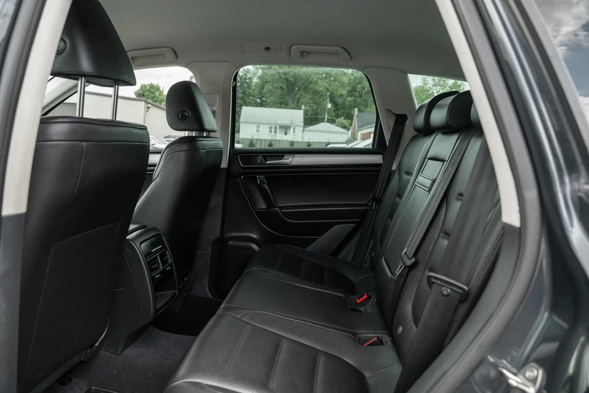 Used 2016 Volkswagen Touareg Sport AWD/4WD image 8