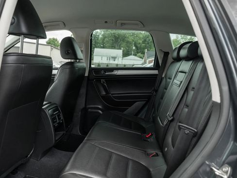 Used 2016 Volkswagen Touareg Sport AWD/4WD image 8