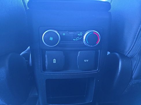 Used 2021 Ford Explorer XLT image 28