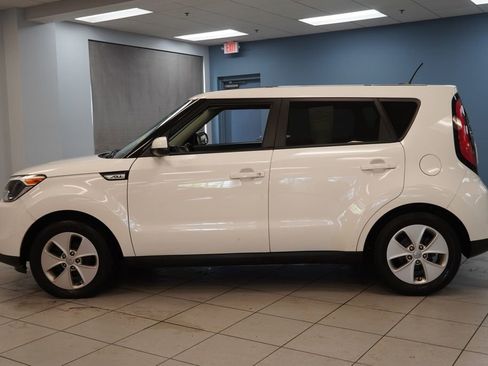 Used 2016 Kia Soul w/ Convenience Package FWD image 2