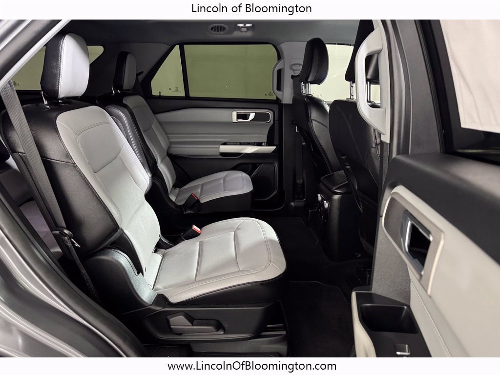 Used 2021 Ford Explorer XLT w/ XLT Sport Appearance Package AWD/4WD image 13