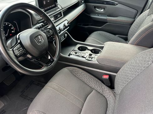 Certified 2025 Honda Pilot Sport image 4