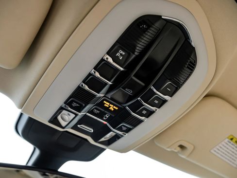 Used 2016 Porsche Panamera image 35