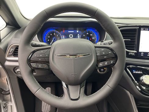 New 2026 Chrysler Pacifica Limited w/ Uconnect Theater Family Group FWD image 17