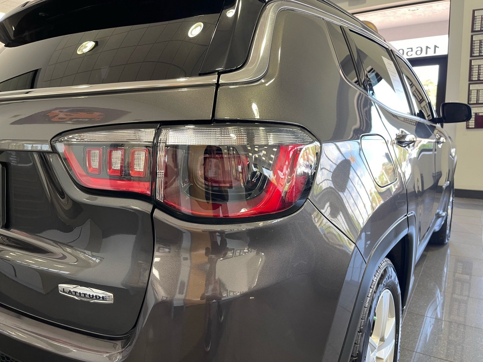 Used 2022 Jeep Compass Latitude FWD image 17