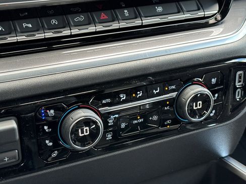 New 2026 Chevrolet Silverado 1500 High Country AWD/4WD image 18