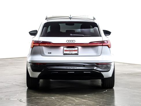 Used 2024 Audi Q8 e-tron Premium Plus w/ Premium Plus Package image 5