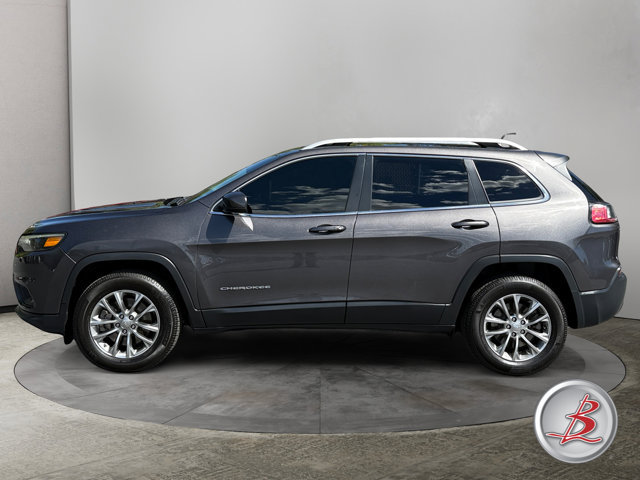 Used 2019 Jeep Cherokee Latitude Plus AWD/4WD image 4