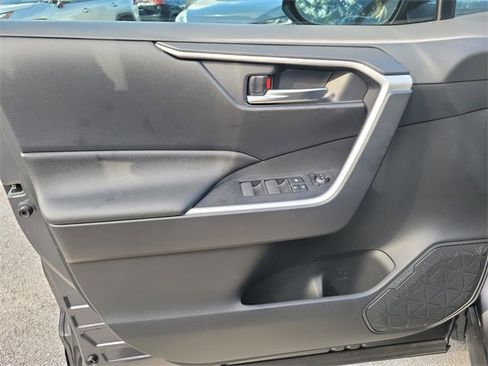 Used 2025 Toyota RAV4 SE image 12